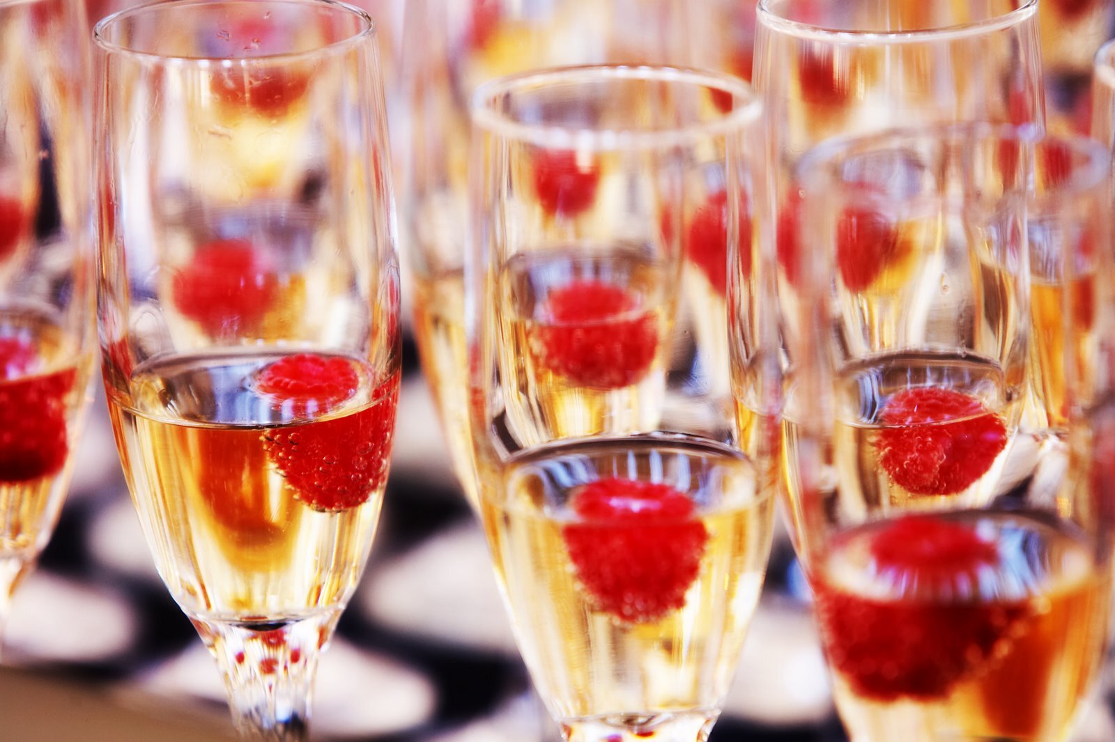 Do's and Dont's when hosting a direct sales party.